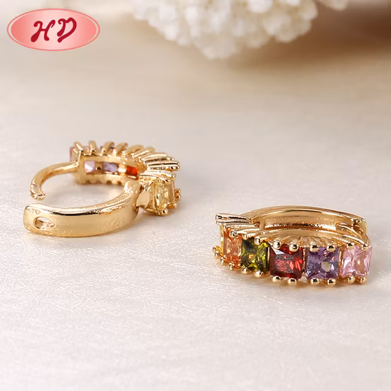 Brincos de argola banhados a ouro 18K em liga de prata da moda Huggie CZ com cristal de pérola para mulheres