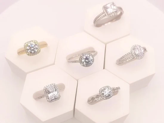 Anel de noivado retangular de prata 18kt com zircônia cúbica ou moissanite